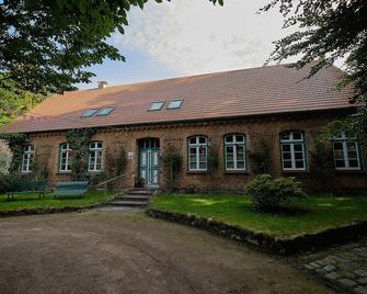 Ferienwohnung im Pfarrhaus Kölzow - Dettmannsdorf - Edificio