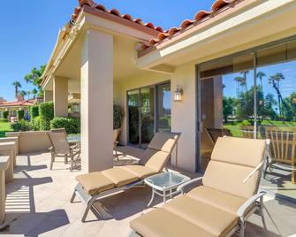 Patio and Resort Amenities Palm Desert Escape - 棕櫚得 - 天井