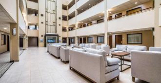 Quality Suites - Lansing - Lobby