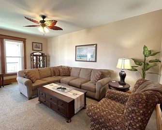 Lady Mary Angeline - Saint Ignace - Wohnzimmer