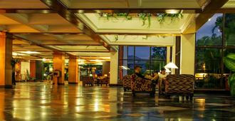 Hotel Pokhara Grande - פוחארה - לובי