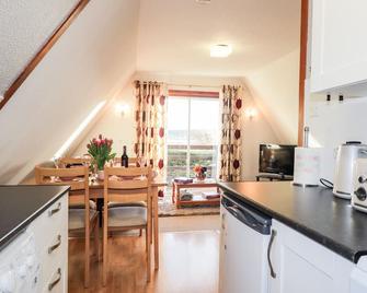 Larchfield Chalet 2 - Strathpeffer - Kitchen