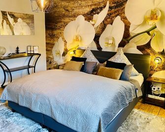 65qm Luxus Apartment mit Whirlpool Saarbrücken Uni Nähe - Saarbrücken - Schlafzimmer