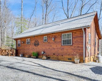 Hot Tub and Fire Pit Dog-Friendly Cabin in Murphy! - Murphy - Edificio