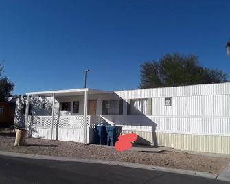 15 minutes from the strip of Las Vegas. - Sunrise Manor - Edifício