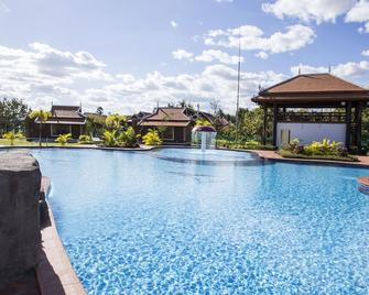 Samrith Hotel - Kampong Thma - Piscina