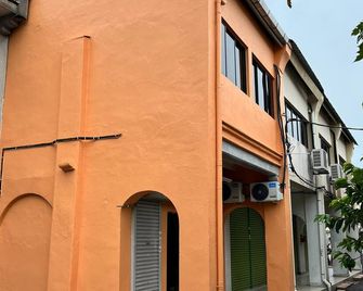 Pine Armenian - George Town - Building