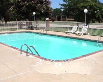Delta Inn - Helena-West Helena - Piscina