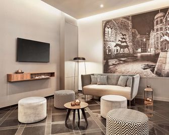 H+ Hotel Bremen - Bremen - Wohnzimmer