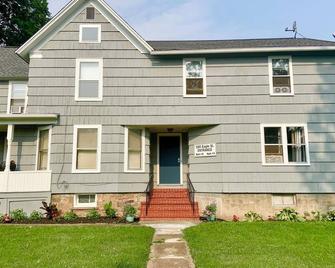 3-bedroom apartment near hospital and Erie Canal - Medina - Building