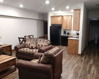 Sawtelle Mountain Resort - Island Park - Wohnzimmer