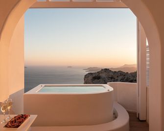 Apeiron Blue Santorini - Adults Only 14 plus - Apeiron Hotels - Mesaria