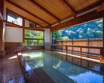 Takedao Onsen Koyokan Bettei Azale - Takarazuka