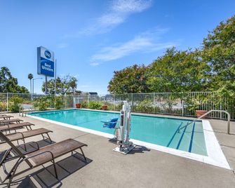 Best Western Capital City Inn - סקרמנטו - בריכה