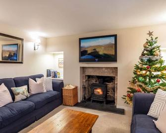 Riverside Cottage with wood fired hot tub in Cairngorms - Ballater - Living room