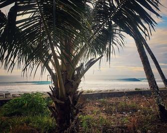 Raffiel Nias - Teluk Dalam - Beach