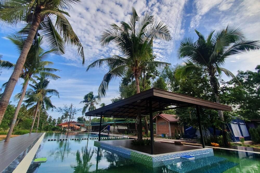 مون شاين ريزورت تشومفون