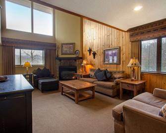 Bluegreen Vacations Blue Ridge Village an Ascend Resort - Banner Elk - Living room