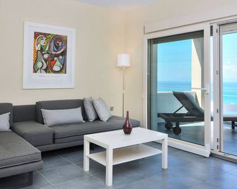 Balconies On Sea - The Blue Apartment - Skala Sotiros - Living room