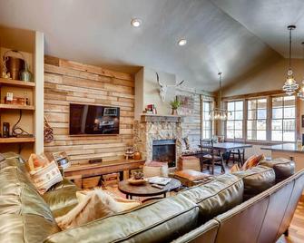 2 Blocks To Grand Lake Downtown Western Cabin! - Grand Lake - Wohnzimmer