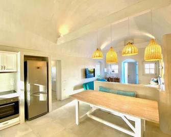 Sienna Eco Resort - Karterados - Kitchen