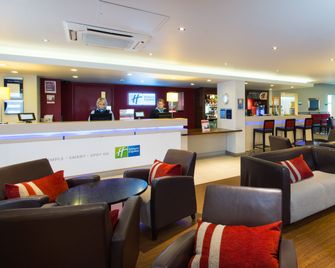 Holiday Inn Express Stoke On Trent By IHG - Stoke-on-Trent - Bar
