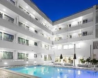 โรงแรมโมคัมโบชอร์ ดีไซน์ - เชเซนนาติโก - ห้องนอน