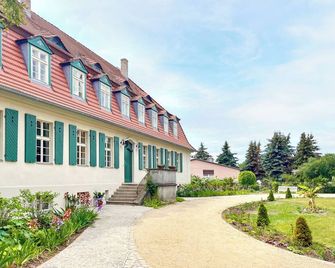 Vacation apartment in the green Lietzow manor house near Berlin - Nauen - Building