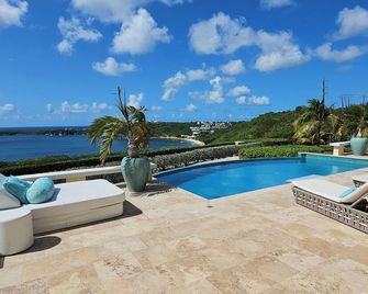 Private; one of the best views on Anguilla; heated pool. - ذي فالي - حوض السباحة