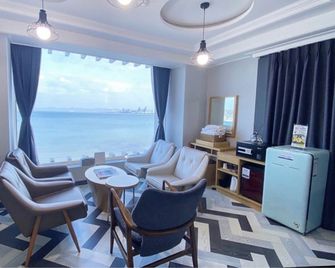Pohang Yeongildae Galaxy Hotel - Pohang - Living room