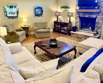 Rough River Lake Hot Tub, Pool, Grill, Fire Pit, Party Garage - Falls of Rough - Sala de estar