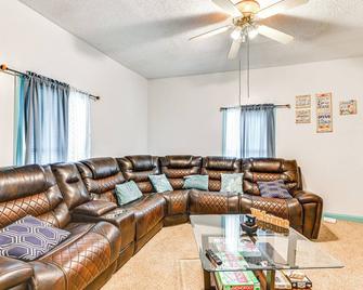 1 Mi to Stadium: Home w/ Porch in Greenville! - Greenville - Living room