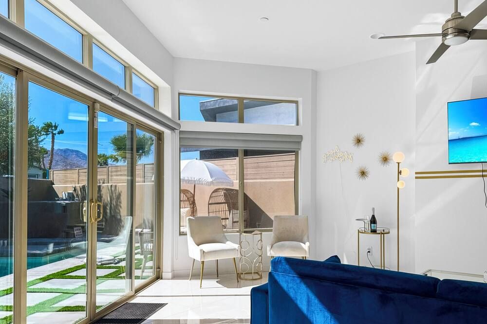 Stunning Modern Oasis - Heated Pool & Spa · Mountain Views · 5min to Downtown! - Palm Springs - Sala de estar