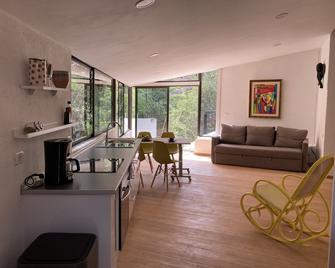 Bright, friendly apartment on an eco finca - San Sebastián de la Gomera - Living room