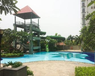 Best Price 2br Seasons City Apartment - Jakarta - Piscine