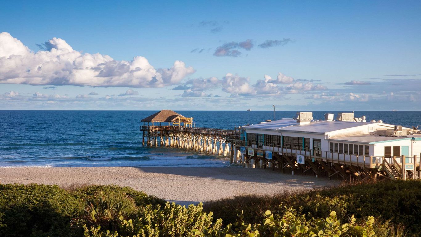 La Quinta Inn & Suites by Wyndham Cocoa Beach Oceanfront