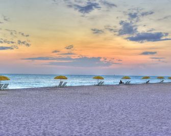 Sunset Vistas Beachfront Suites - Treasure Island - Beach