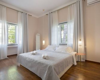 Glyfada Villa 6BR 16ppl Private Pool 300m to Beach - Glyfada - Bedroom