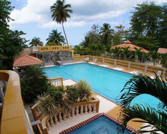 Yukayeke Playa Resort - Añasco - Piscina