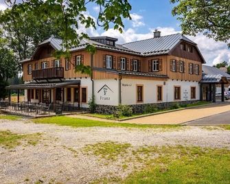 Hotel Franz - Česká Ves - Gebouw