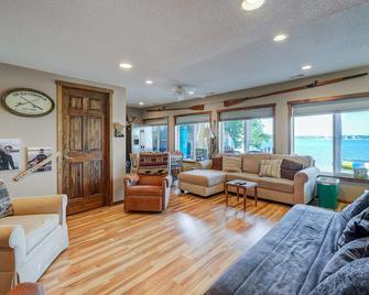 Beautiful Cabin on Lake Pulaski - Buffalo - Living room