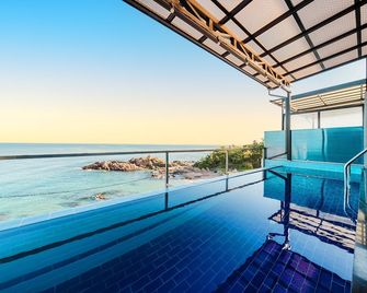 Yeongdeok Searest Poolvilla - Yeongdeok - Piscina