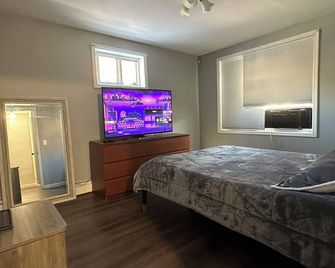 Charming 2-bedroom apartment in wonderful Queens with WiFi and Parking - Queens