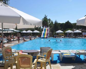 Pigale Beach Resort - Kusadasi - Pool