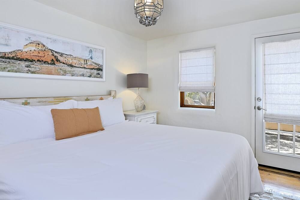 Dos Hermanas Suite 2 | Cozy Downtown | 1br/1ba - سانتا في - غرفة نوم