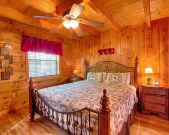 Views, Hot Tub, Pool Table, And Jacuzzi Tub! Mountain Cabin Of Your Dreams! - Sevierville - Bedroom