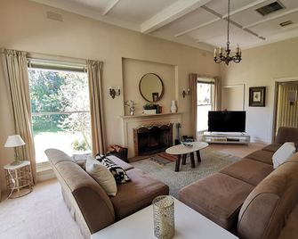 Lake House Benalla- Late Sunday Checkout Available Upon Request - Benalla - Sala de estar