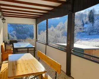 Ferienhaus Grimme - 350m2, 18 Betten - mit Indoorspielplatz, Pool, großer Terrasse, Grill, Sauna, Kicker, Dart, uvm - ideal für Familien - Olsberg - Balcony