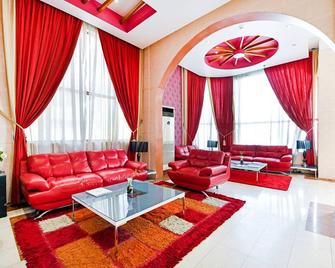 OYO 118 Revira Hotel - Manama - Wohnzimmer