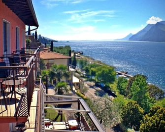 Hotel Villa Carmen - מלצ'זינה - מרפסת